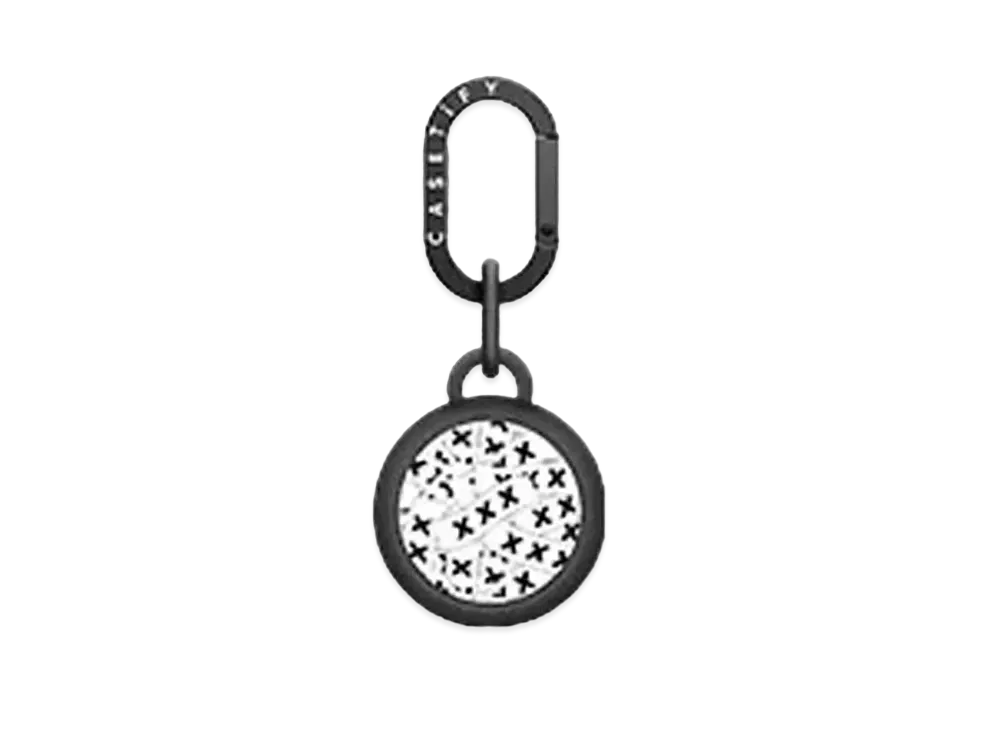 ゴッド セレクション XXX x フラグメント デザイン x ケースティファイ ステッカー ロゴ ホワイト エアタグ ホルダー "リコリス ブラック"