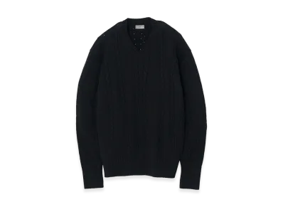 YOKE Fluid Cable-Knit V-neck Sweater "Black"