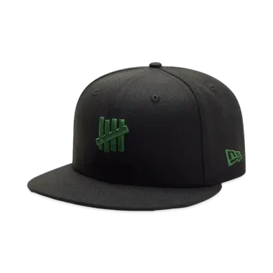 UNDEFEATED x NE Icon Fitted "Black"