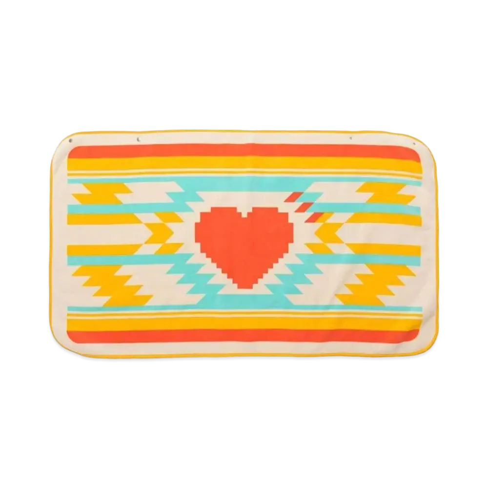 HUMAN MADE OUTDOOR HEART FLEECE BLANKET "Multi"