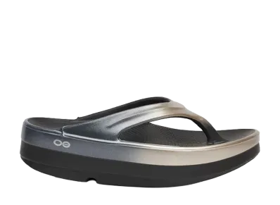 OOFOS Women's OOmega Luxe "Latte Fade"