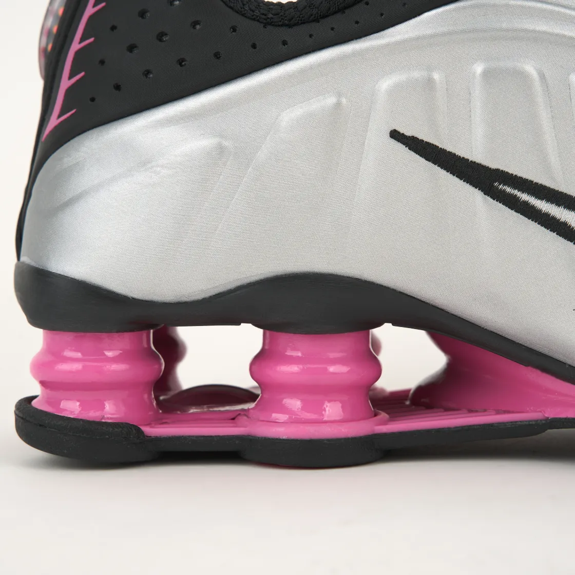 Nike Women's Shox R4 