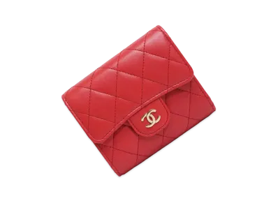 CHANEL Lambskin Matelasse Compact Wallet "Red"