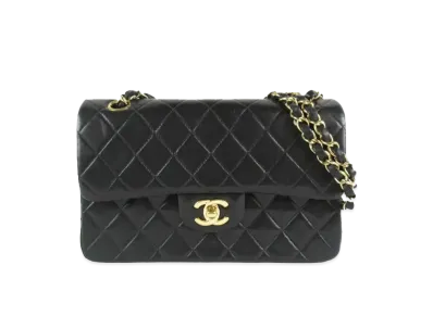 CHANEL Lambskin Matelasse Shoulder Bag "Black"