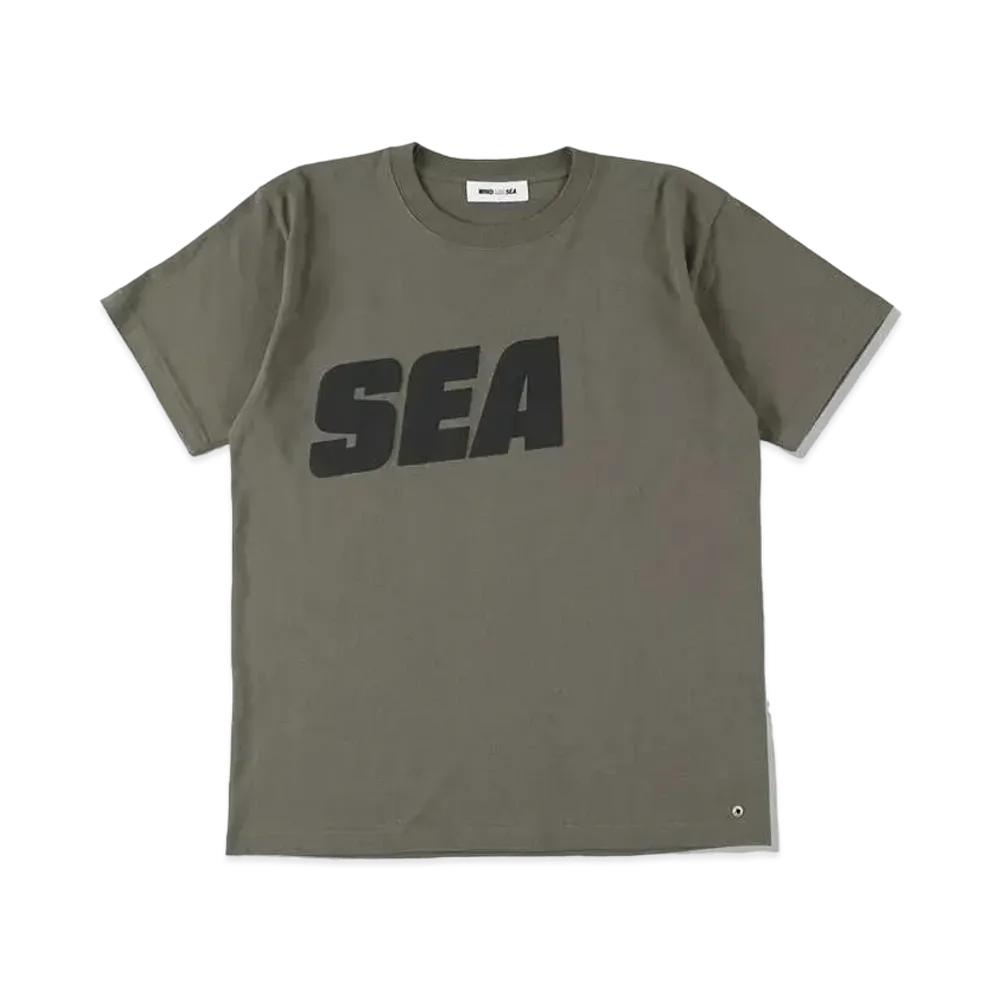 スニーカーダンク × ウィンダンシー Tシャツ  SEA "カーキ/ブラック"