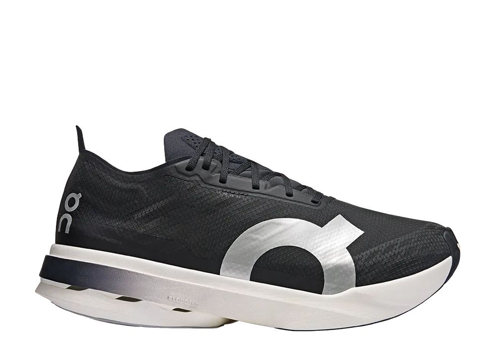 On Cloudboom Strike "Black/White"