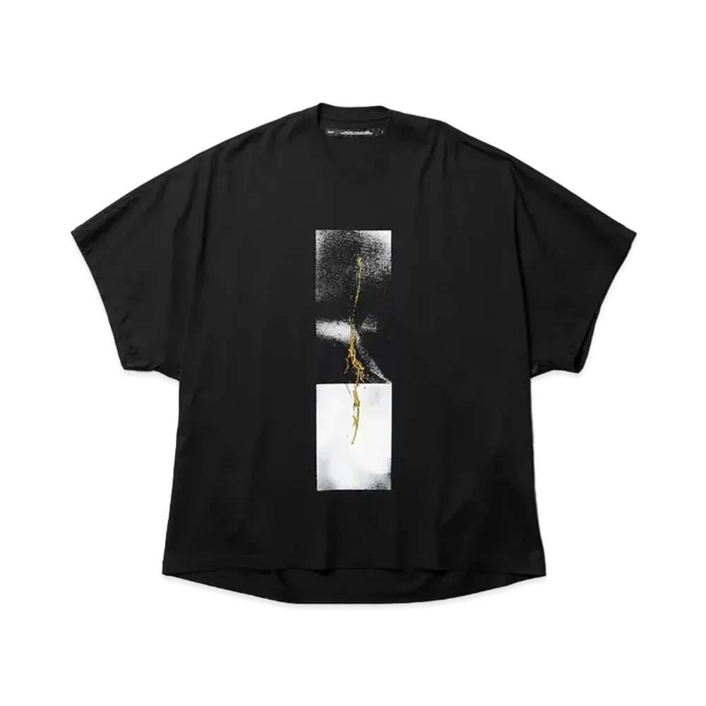 JULIUS Disarray Embroidered Kite Top "Black"