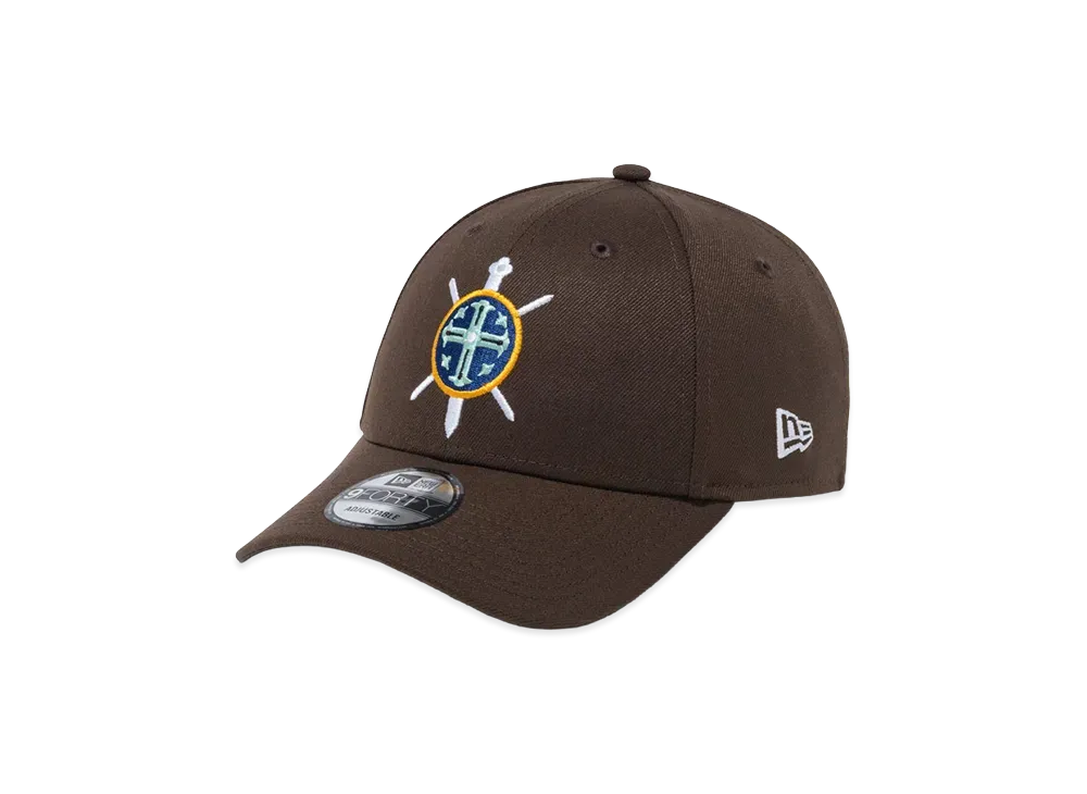 NEW ERA x HUNTERxHUNTER 9Forty Paladin's Necklace Logo "Walnut"