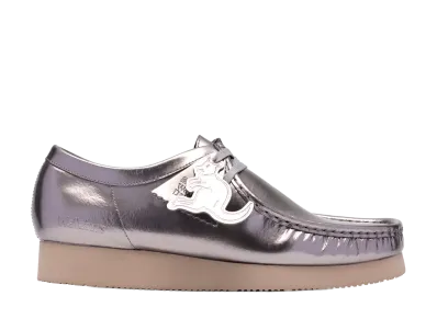 Clarks Wallabee 2604 "Silver Patent"