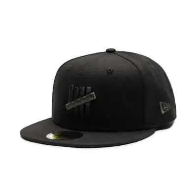 UNDEFEATED X NE STRIKE ICON FITTED - 90201 "Black"