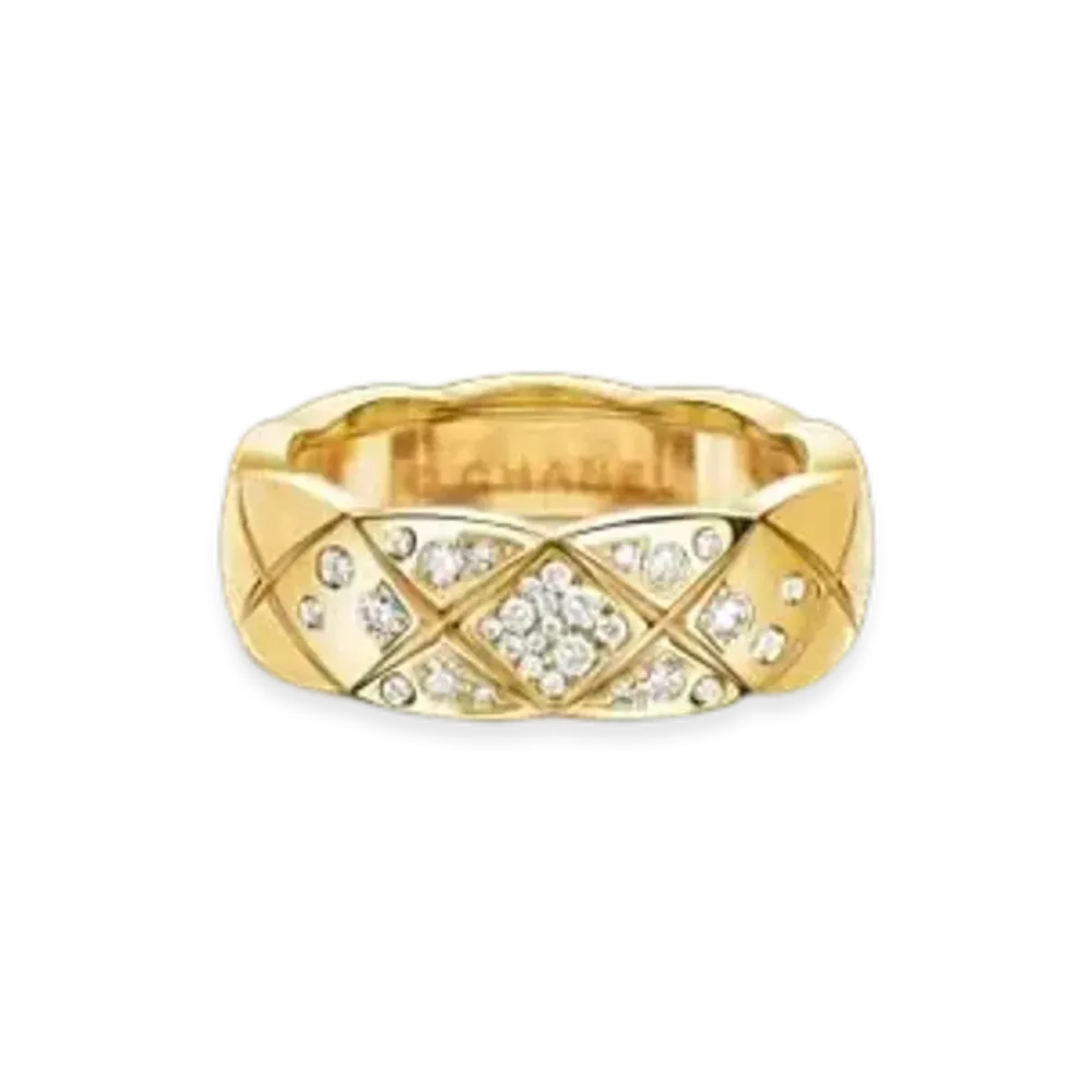 CHANEL Coco Crush Ring Quilted Motif, Small Version, 18K Yellow Gold, Diamonds