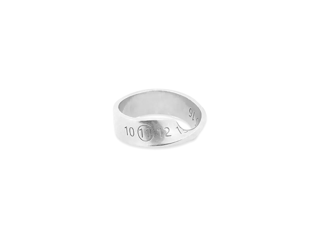 Maison Margiela Logo Twisted Number Ring "Silver"