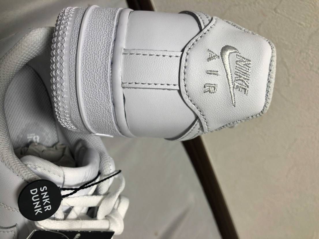 娘の誕プレにエアフォース1を購入したんだけど最悪だよ。
ミ