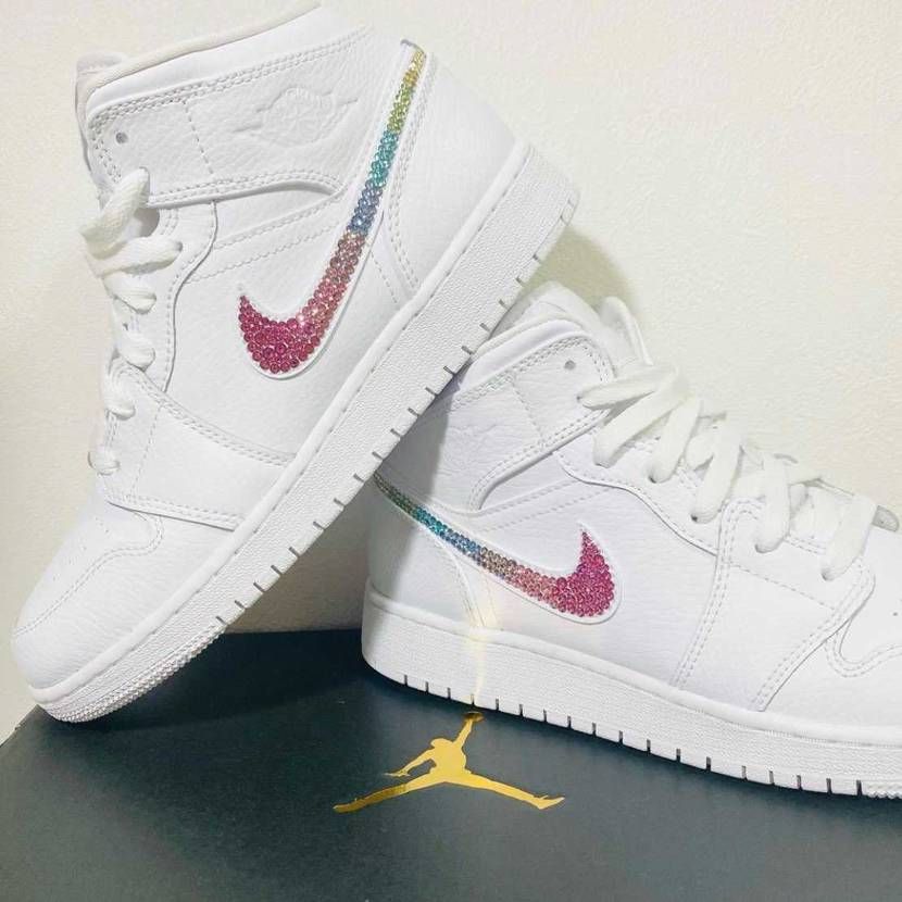 AJ1スワロデコ💎
外側パステルレインボー、
内側クリス