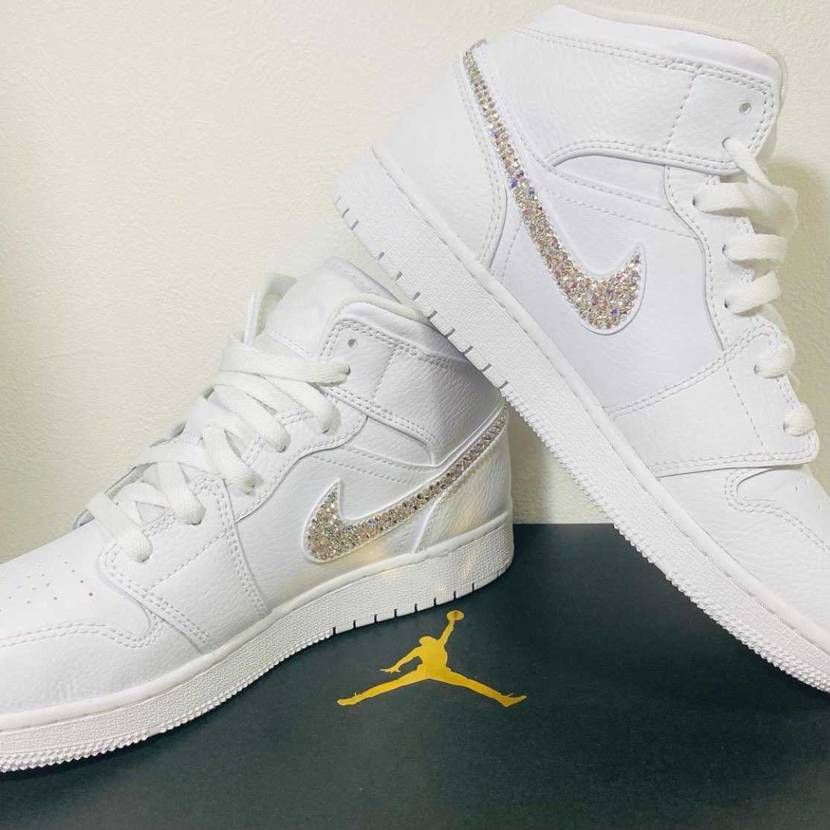 AJ1スワロデコ💎
外側パステルレインボー、
内側クリス