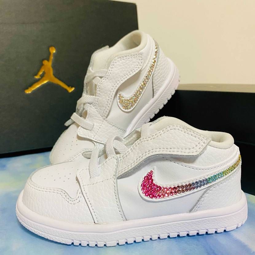 AJ1スワロデコ💎
外側パステルレインボー、
内側クリス