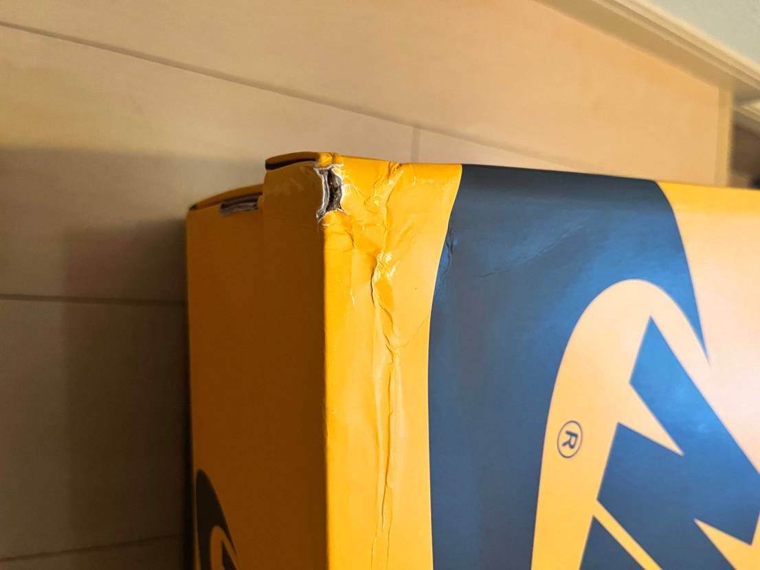 愚痴になってごめんなさい。
新品購入して、このレベルの箱のダメージはひどくない