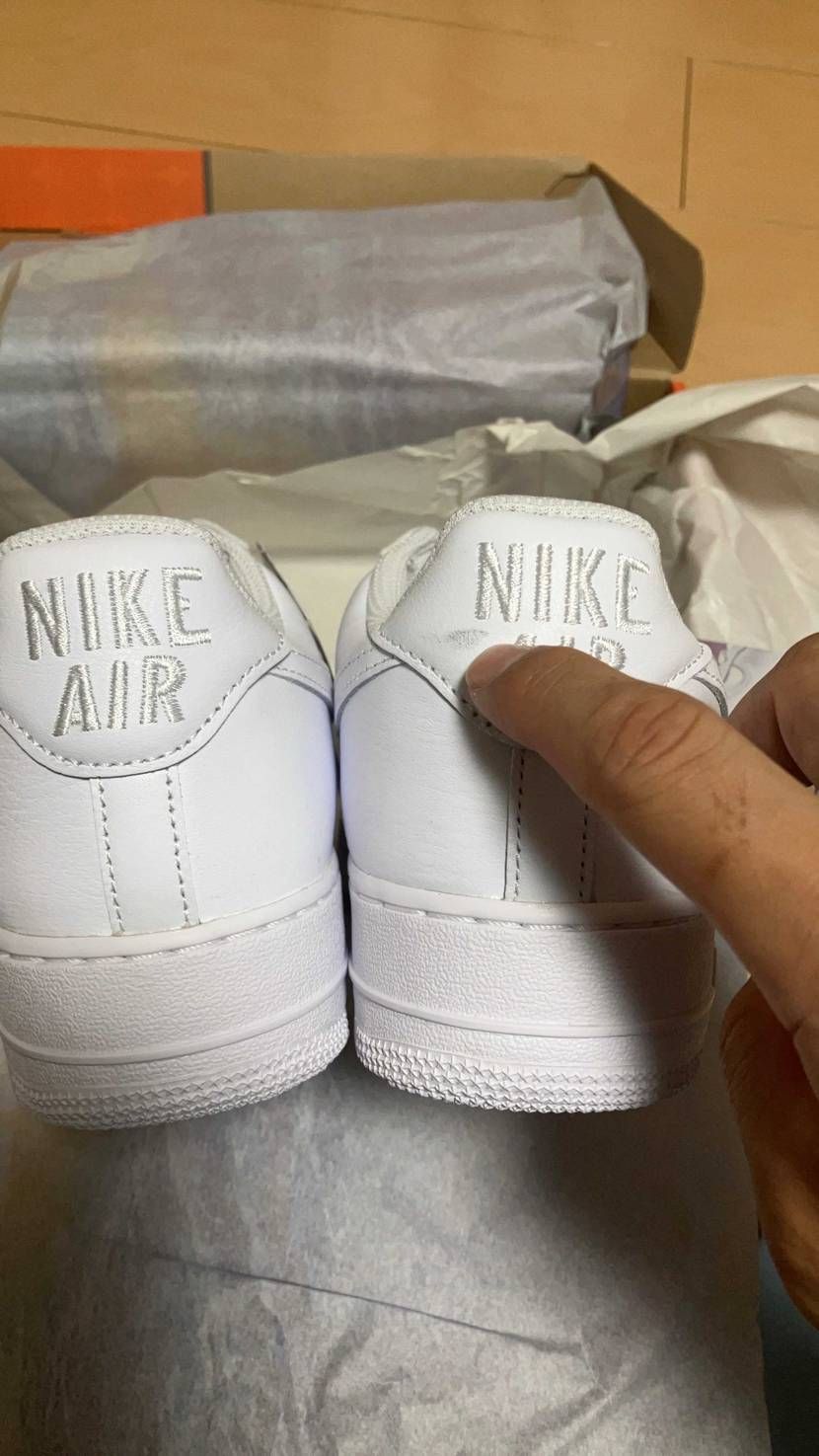 SNKRSで購入しました！
これ中古？って思いました。
状態が悪くて残念でし