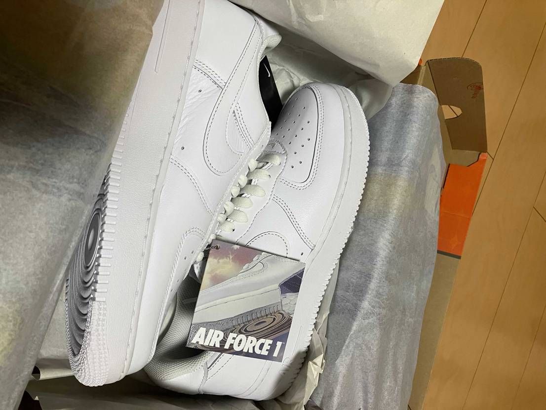 SNKRSで購入しました！
これ中古？って思いました。
