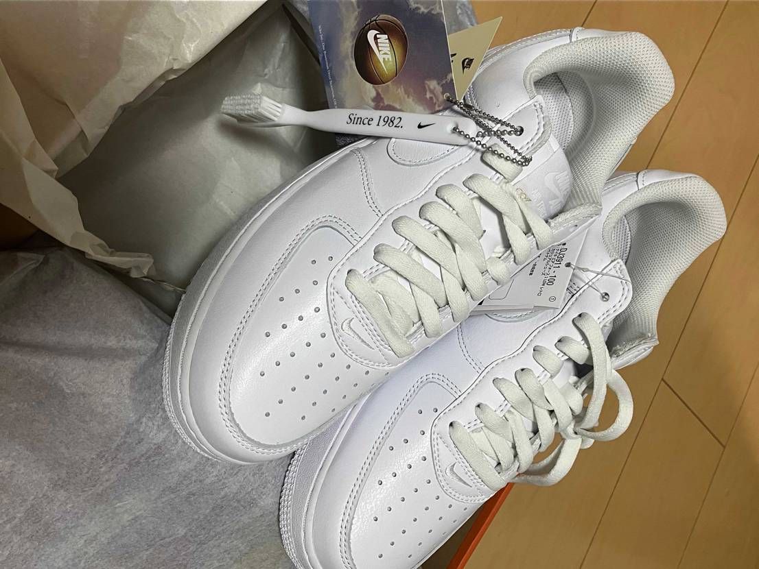 SNKRSで購入しました！
これ中古？って思いました。
