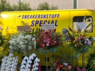 SNS１０時で300人待ち
笑っ