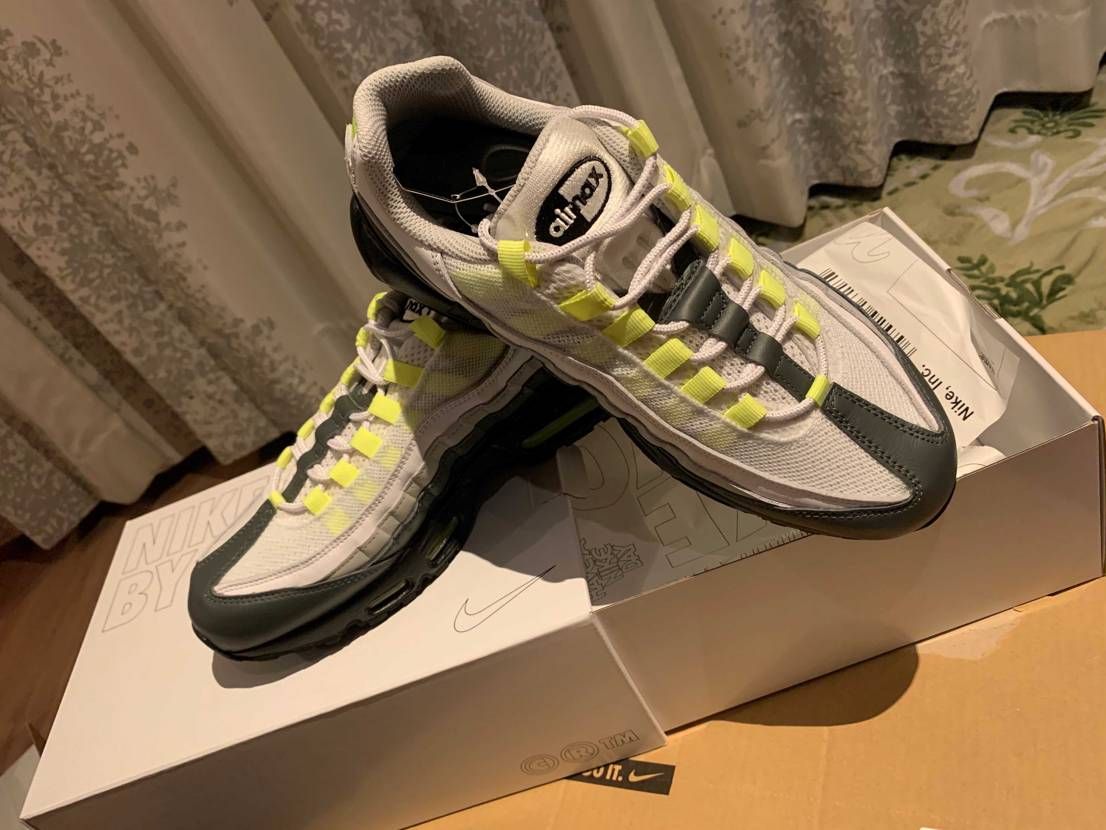 昨夜、無事にby you95が届きました😆✨
質感はレザーなのでツルツル光沢が
