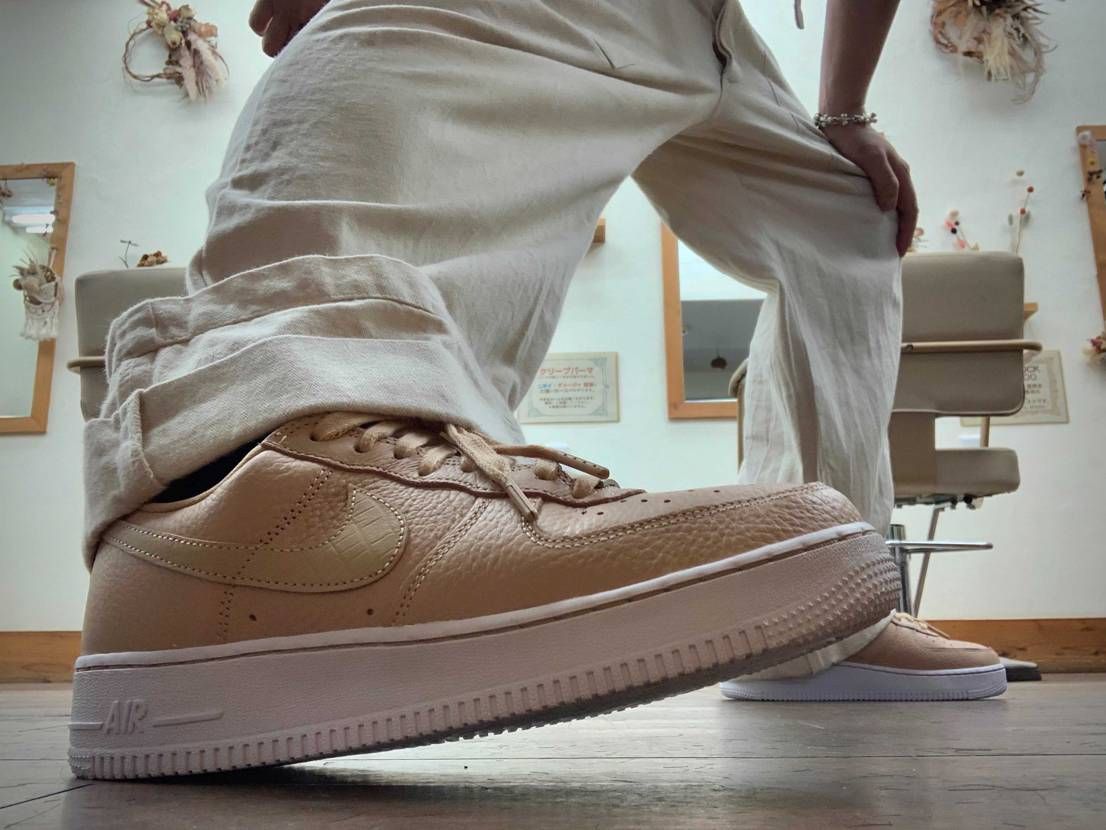 AF1って中がゆったりと言うか浅いから
ぴったりサイズにしてます。
AJ1 