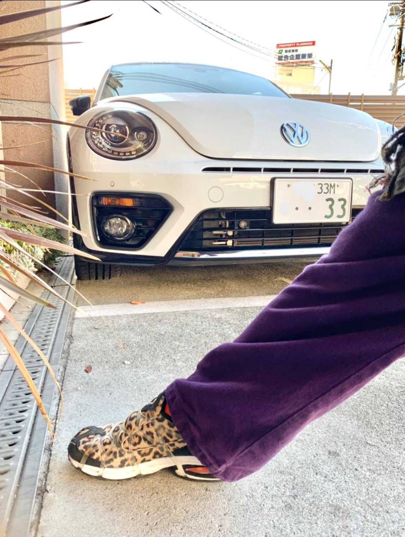 紫のパンツはスニーカーが合わせやすい。イズミヤの激安パンツがお気に入り😊