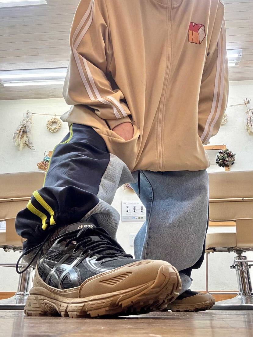 初アシックス
中学生の陸上部で履いてたスパイク以来のアシックス
ファッション