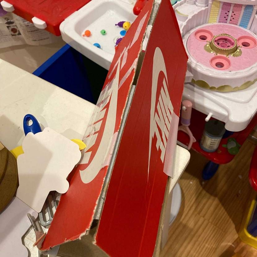 赤くてカッコいいからこの箱を使ったそうです🤤
いいセンスしてる