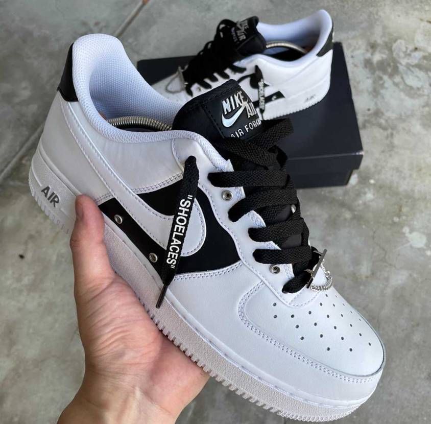 NIKE.comから本日届き恒例の写真撮影🐼
飾り用かと思いましたが履こうと