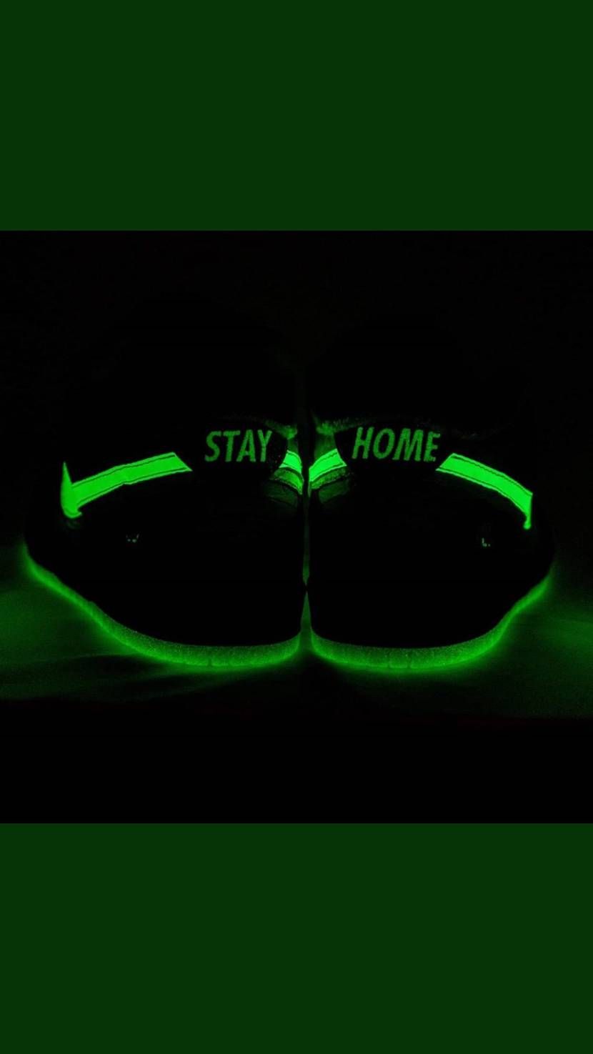 NIKE SB DUNK LOW "Stay Home"

