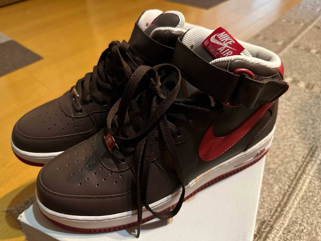 こちらのエアフォース1MIDは珍しいでしょうか？
新品未使用品です。

価