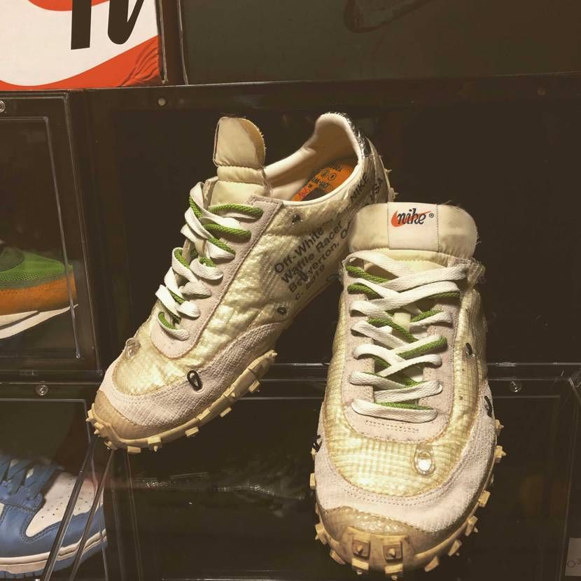 さらにカスタム。良さも残しつつ、シンプルを極めさせました。ビニールは剥いだほうが