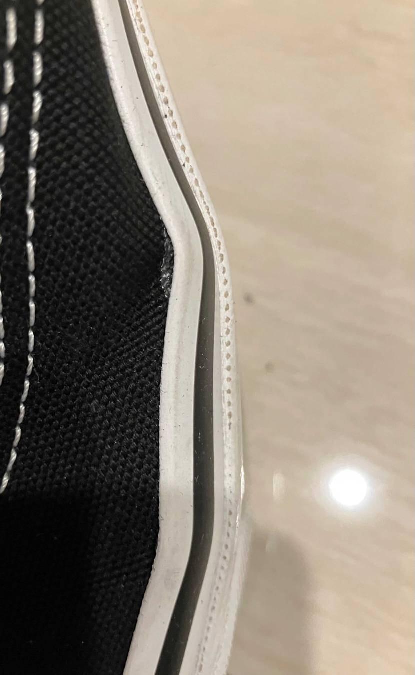 バンズのこういうところって接着剤でなおせますか？
なおした