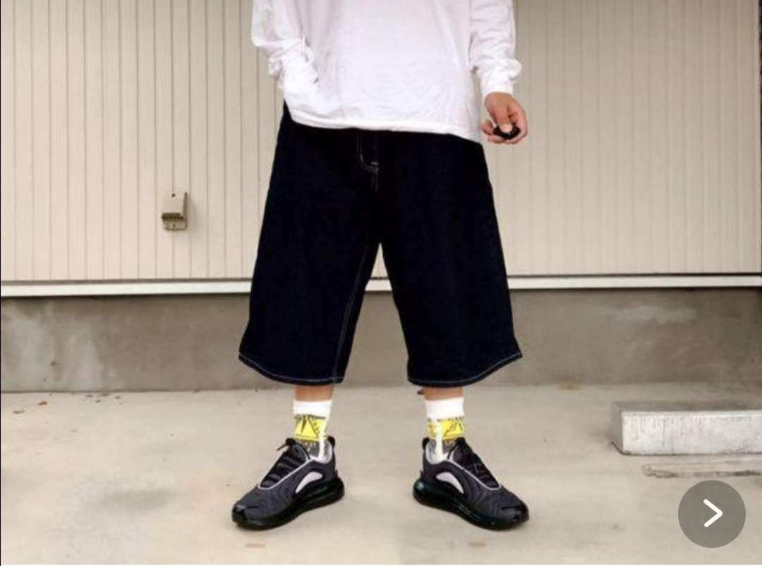 このシルエットのパンツ探してます。
どなたか教えていただきたいです🥺🥺