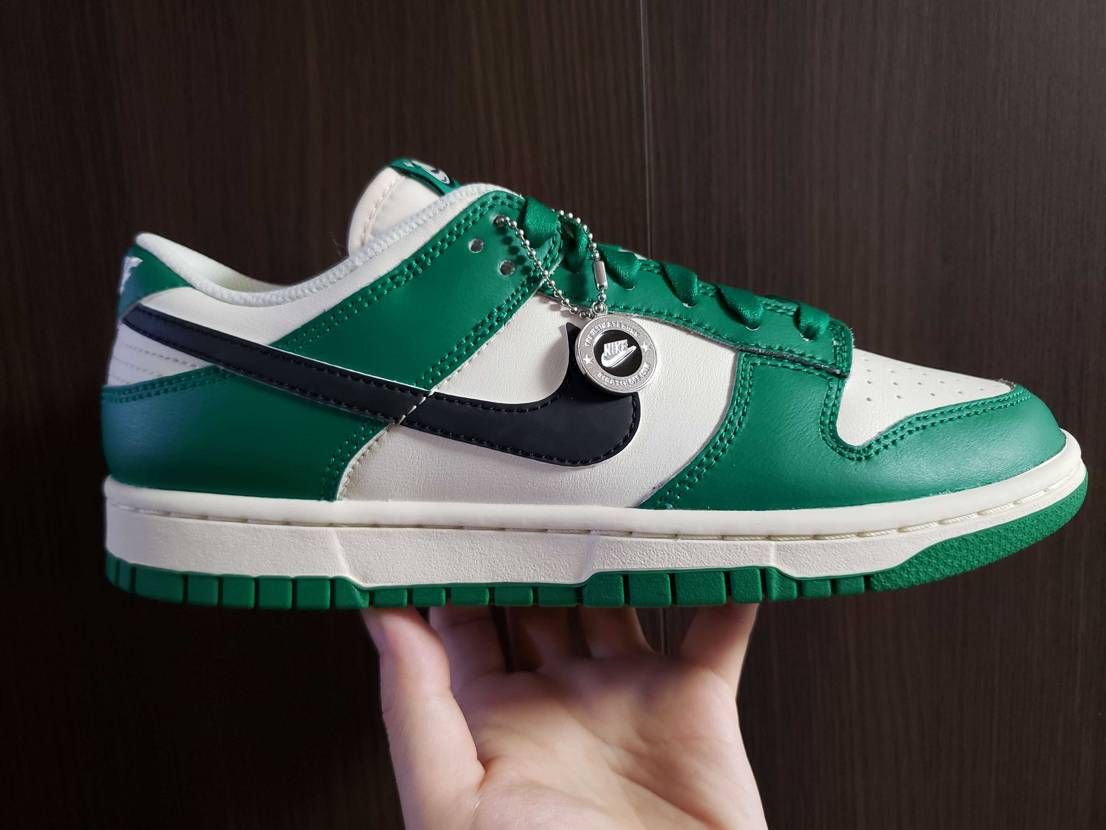 👟NIKE DUNK LOW RETRO SE Lottery
実物の色味す