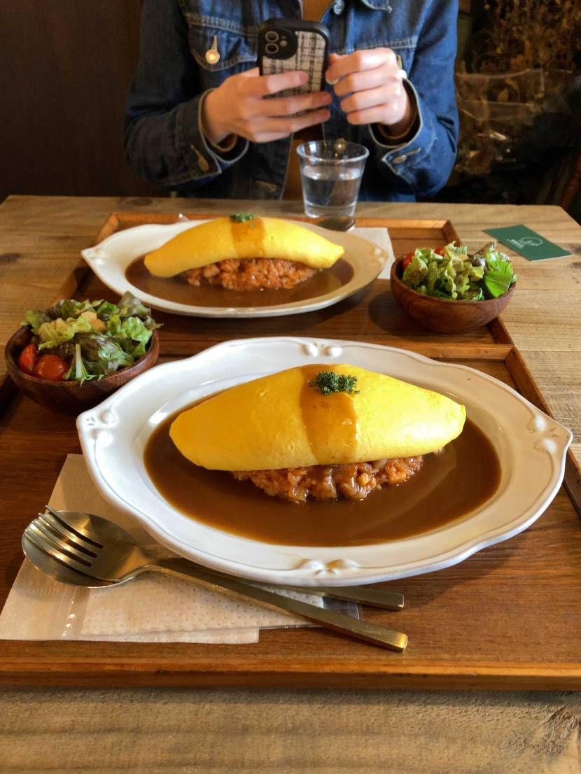 今日はめちゃくちゃ美味しいオムライス食べて抹茶を飲みにカフェにきましたあ〜
ラ