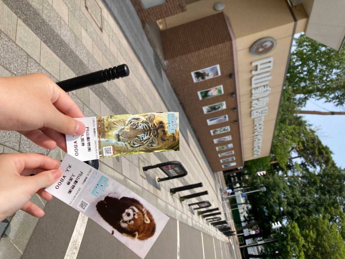 祝日です。
今日は動物園に！！！
30度であつかった。。。
その中で食べる
