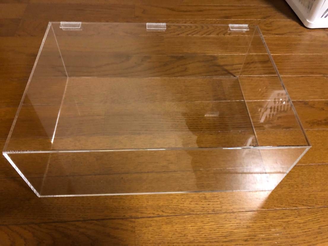 本日スニーカーではないのですがアクリルケースが到着しました！