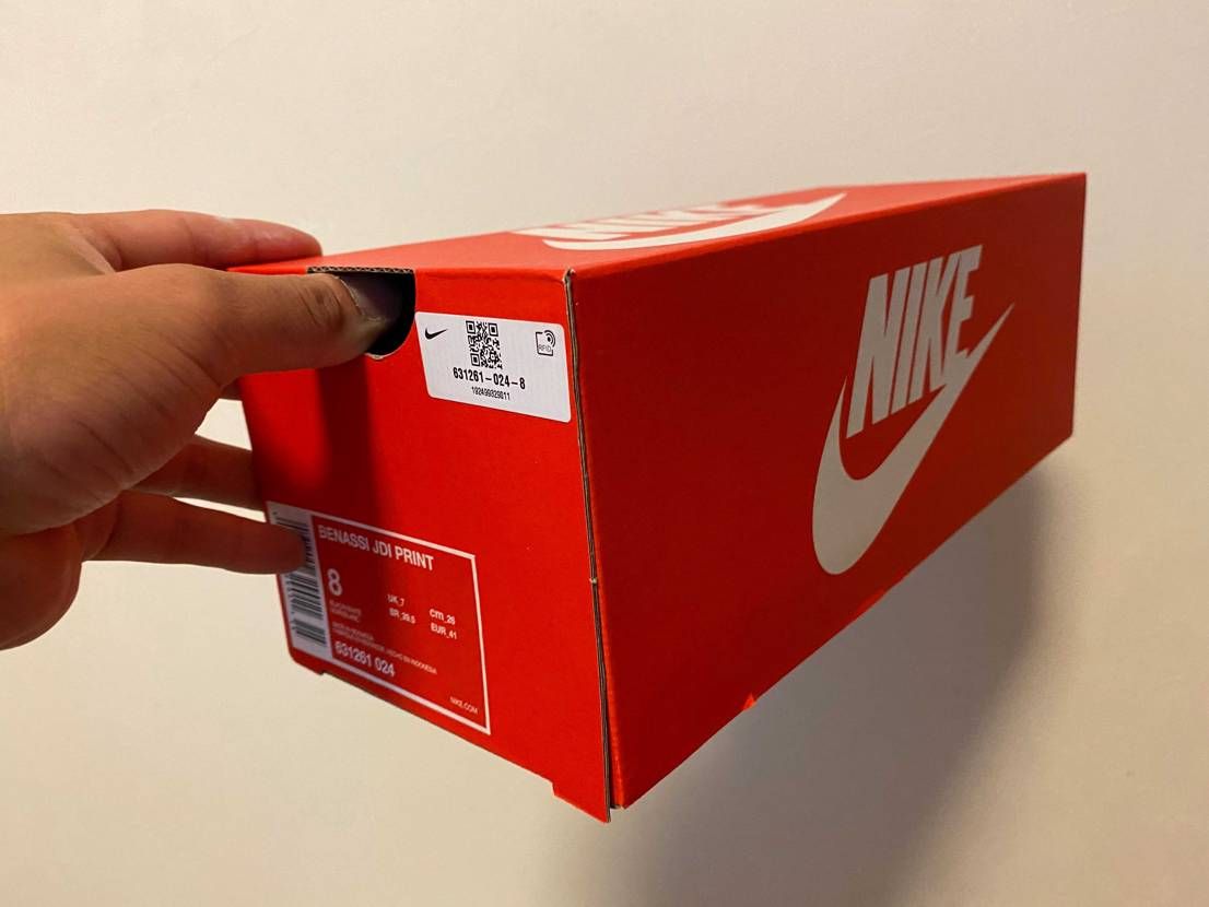 先日ベナッシを購入したBOXを使ってシューレースBOXを作り