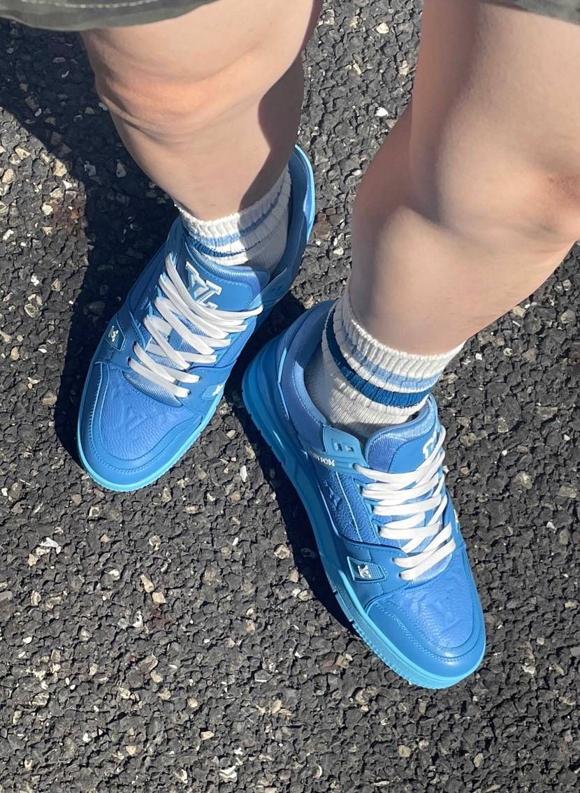 定価2.3万円のスニーカーをプレ値で買うくらいならと、買って