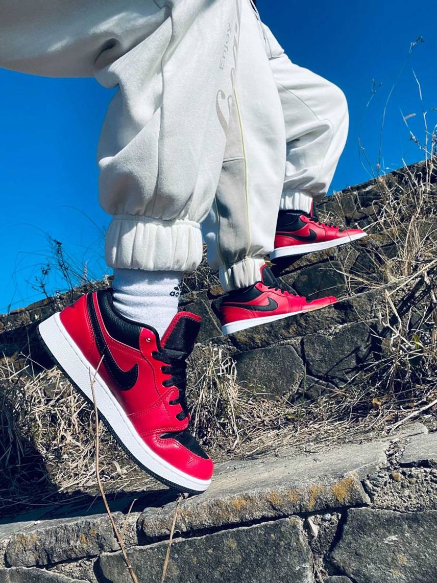 Three...two...one!
#red #sneaker .