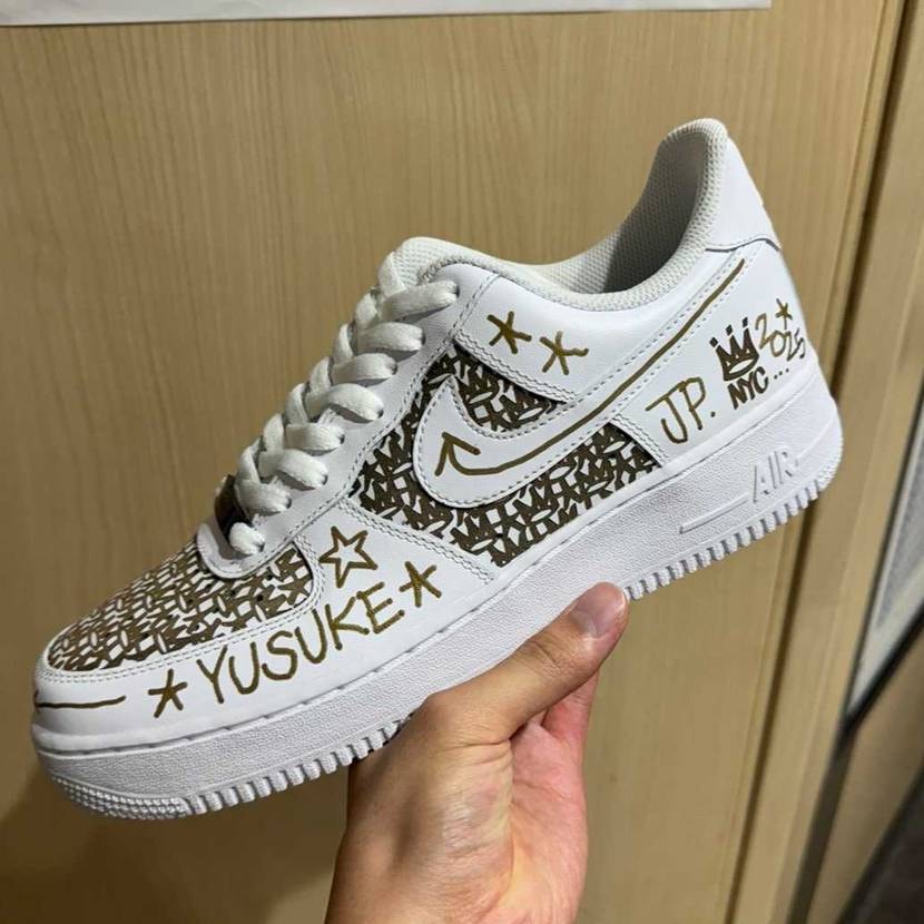 この度機会があり、サインをいただきました。
nike × eric haze 