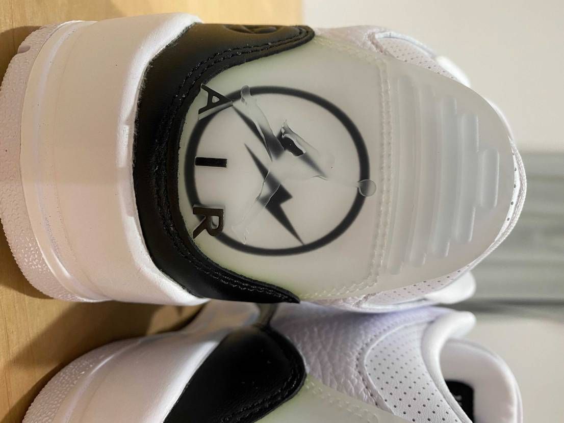 皆さん質問です。
この黄ばみでも売ることはできますか？