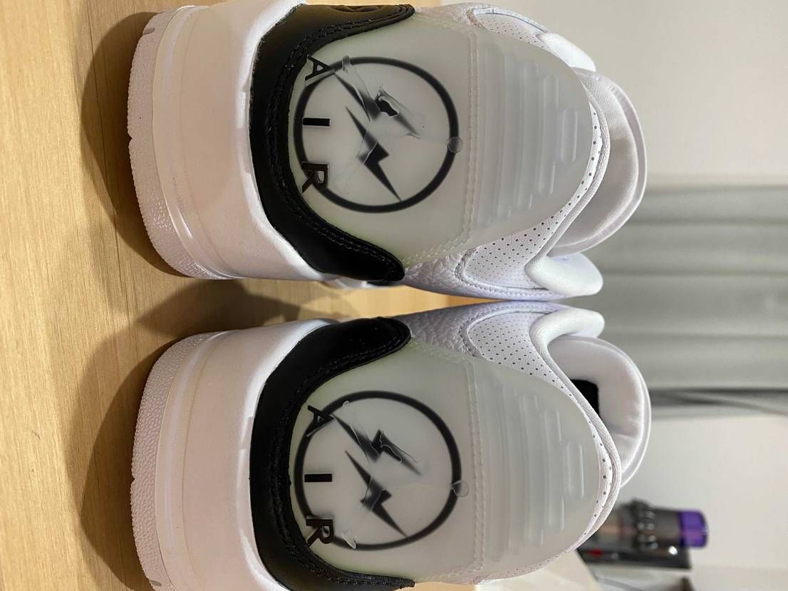 皆さん質問です。
この黄ばみでも売ることはできますか？