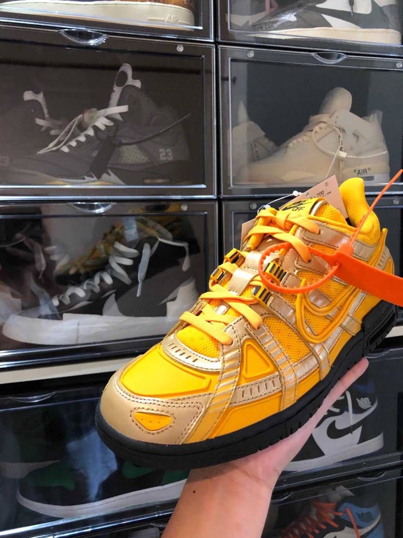  off-white届きました
タグがなんて言ったらいいかフサフサしてます笑