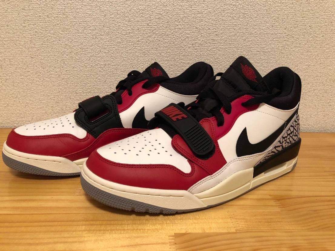幅広の方は要注意です!同サイズのaj1よりタイトに感じます。ベルト部分‼️
造