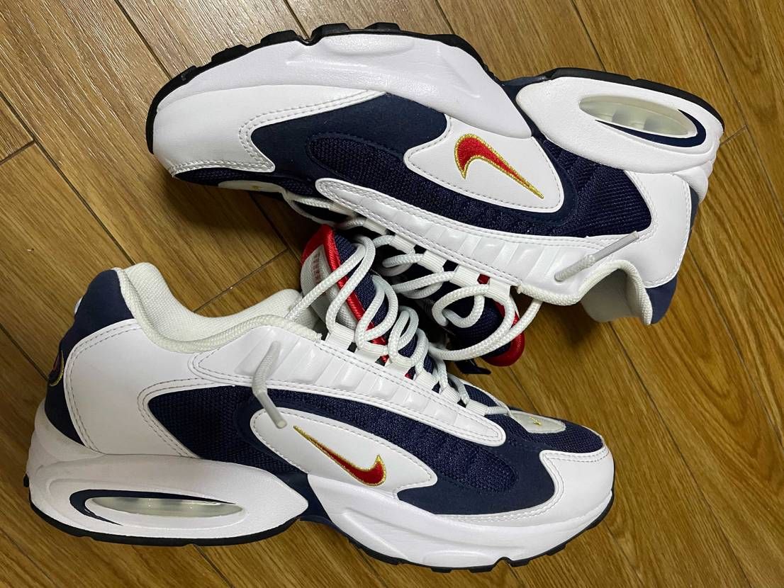 爪先の形が合わなかったのでドライヤーで無理矢理伸ばしました。天然皮革じゃないんで