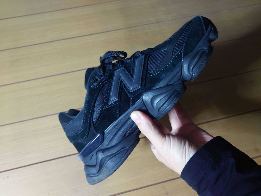初めてのニューバランス！
色々履いてしっくりきたのが9060

前からブラ